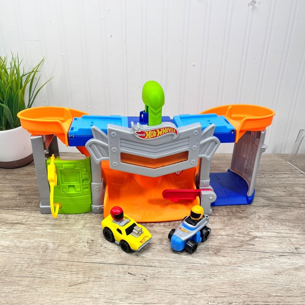 Little People Hot Wheels Race and Go Track Set & 2 Cars with Lights Sounds